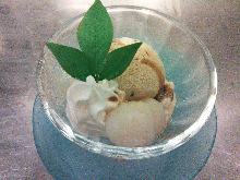 Black soybean and soybean flour ice cream with shiratama