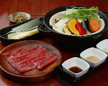 Special beef loin steamed in earthen pot