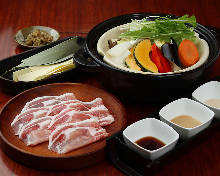 Pork steamed in earthen pot