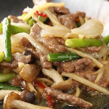 Stir-fried beef and garlic scapes