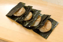 Grilled scallop with seaweed
