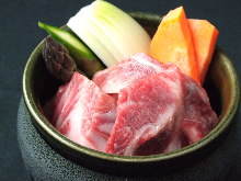 Tsuboduke kalbi yaki (marinated  and grilled short ribs)