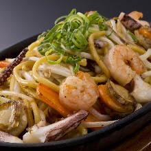 Seafood yakisoba with salt