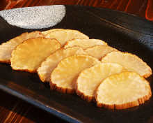 Iburi Gakko (smoked and pickled)