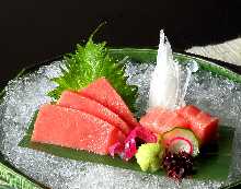 Chutoro (medium fatty tuna) sashimi