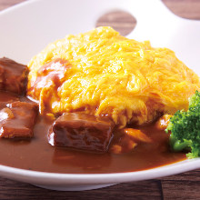 Omelet rice with braised beef