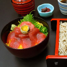 Two-colored tuna rice bowl and buckwheat noodle meal