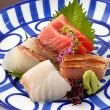 Assorted sashimi