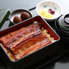 Eel served over rice in a lacquered box