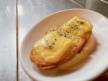 Gouda cheese and anchovies Bruschetta