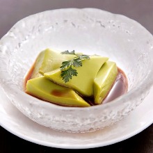 Kudzumochi (arrowroot-starch dumpling)