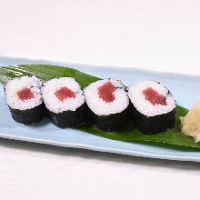 Tuna sushi rolls