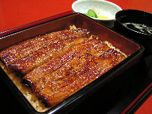 Eel served over rice in a lacquered box