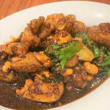 Stir-fried chicken and cashew nuts