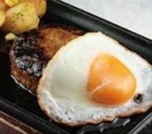 Hamburg steak topped with an egg sunny-side up 150g