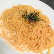 Pasta with cream of sea urchin