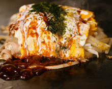 Tonpei-yaki (stir-fried cabbage and meat topped with egg)