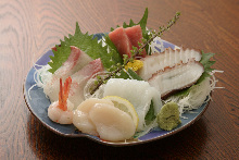 Assorted sashimi