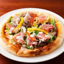 Raw ham pizza