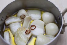 Fried whole garlic