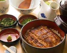 Eel served over rice in a lacquered box