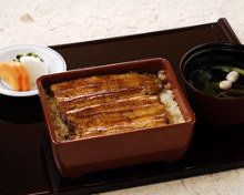 Eel served over rice in a lacquered box