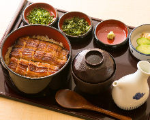 Eel served over rice in a lacquered box