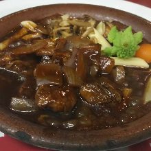 Red wine wagyu beef stew