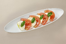 Tomato and mozzarella cheese salad