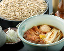 Buckwheat noodles served on a bamboo strainer with duck