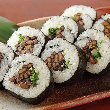 Natto sushi rolls