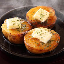 Steamed potatoes with butter