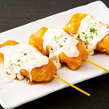 Fried chicken with vinegar and tartar sauce