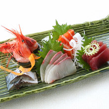 Assorted sashimi