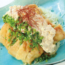 Fried chicken with vinegar and tartar sauce