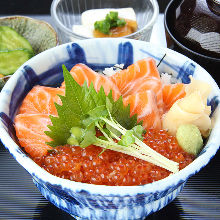 "Oyako" salmon roe and Japanese salmon rice bowl