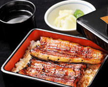 Eel served over rice in a lacquered box