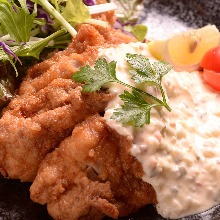 Fried chicken with vinegar and tartar sauce