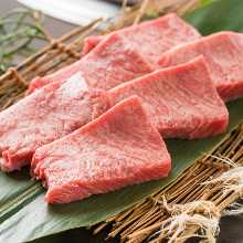 Thick-cut premium grilled tongue seasoned with salt