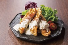 Fried chicken with vinegar and tartar sauce