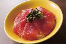 Raw tuna rice bowl