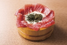 Raw tuna rice bowl