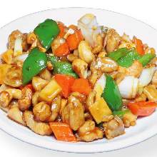 Stir-fried chicken and cashew nuts