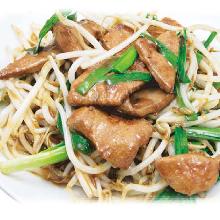 Stir-fried liver and garlic chives