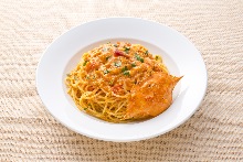 Cream sauce spaghetti with crab