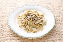 Pasta with cream of porcini mushroom