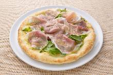 Raw ham pizza