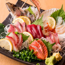 Assorted sashimi