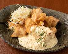 Fried chicken with vinegar and tartar sauce