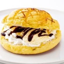 Melonpan ice cream